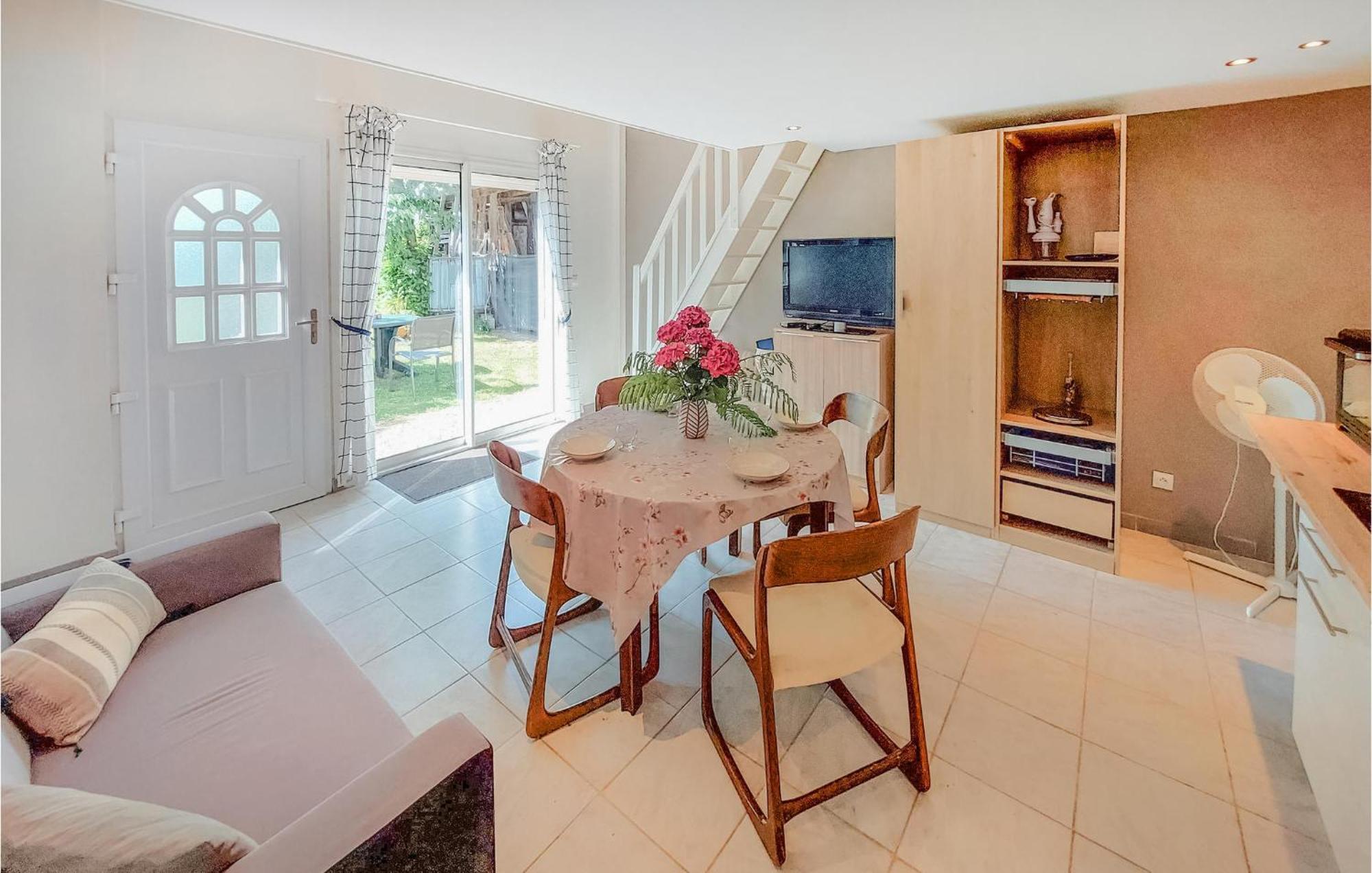 Gorgeous Home In Molinet With Wifi Luaran gambar
