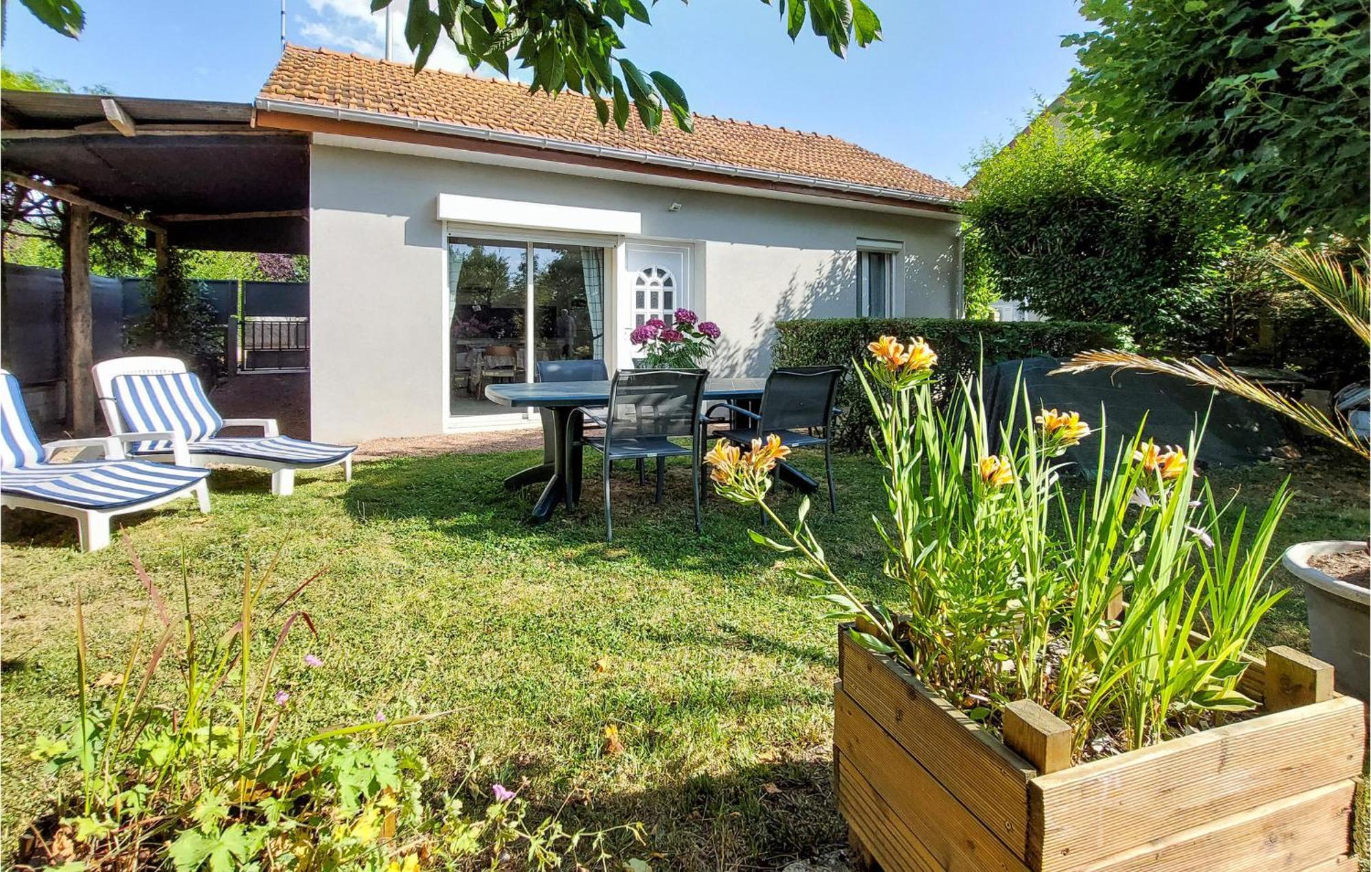 Gorgeous Home In Molinet With Wifi Luaran gambar